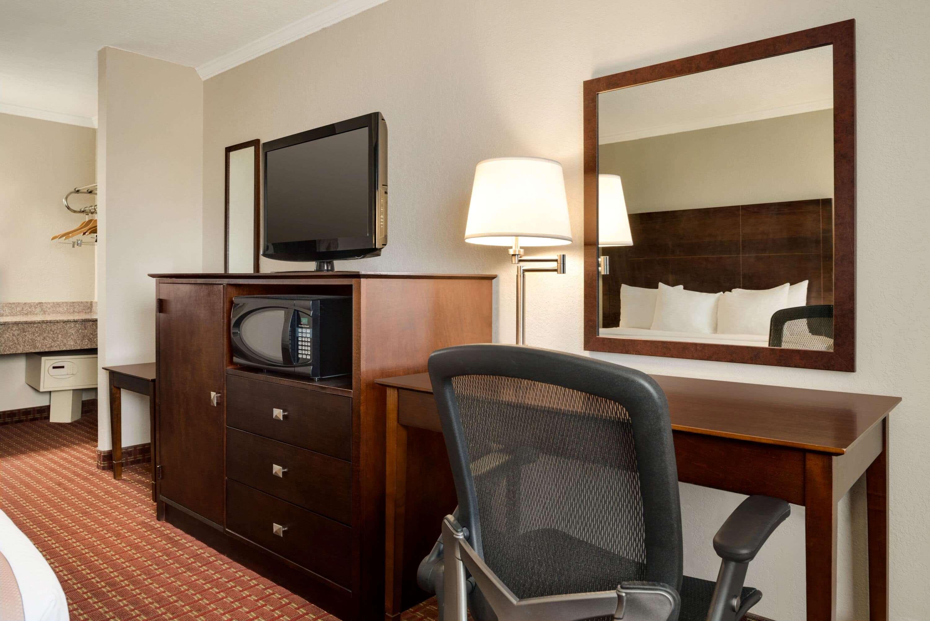 Days Inn By Wyndham Whitmore Lake Exterior photo