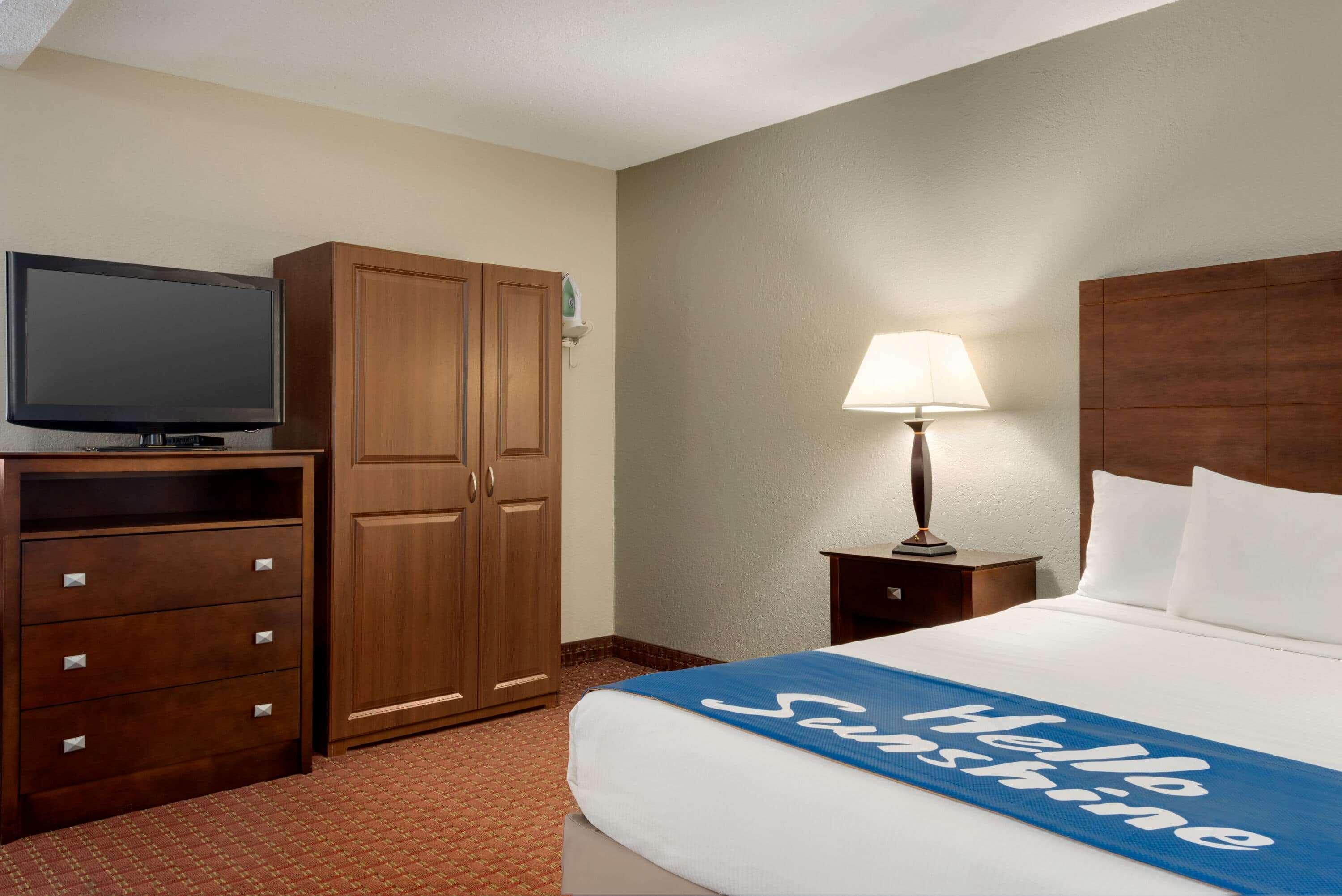 Days Inn By Wyndham Whitmore Lake Exterior photo